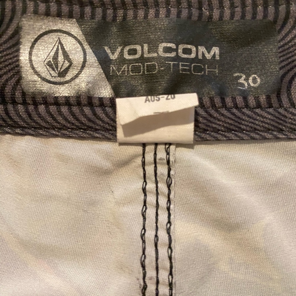 Volcom Mod-Tech Board Shorts, Size 30, Good Condi… - image 3